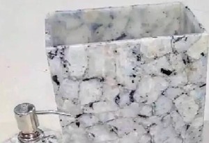 Nouvel arrivage d'accessoires de salle de bain en résine marbre fabriqués à la main couleur noir et blanc tendance à vendre - Product Image 3