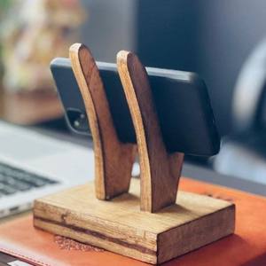 Support de téléphone en bois naturel, organisateur de smartphone de table écologique, support de téléphone portable de qualité supérieure, fait à la main - Product Image 1