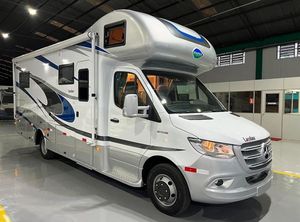Autocaravana de Lujo Personalizada Sprinter 3500, Caravana Moderna 4x4 Plegable para 4 Personas - Product Image 4