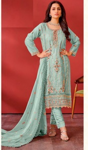 Organza pakistanais avec Dull Stanton et dupatta Party Wear collection de costumes Sal-war en vente en ligne - Product Image 2