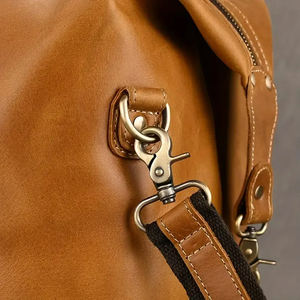 Sac de sport de luxe fait à la main de qualité supérieure pour hommes sac de voyage spacieux élégant et durable doublure en polyester de haute qualité - Product Image 3