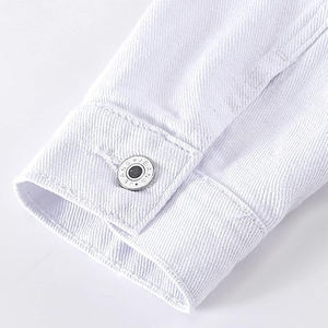 Chaqueta Vaquera Corta de Mezclilla para Mujer, Estilo Informal, Holgada, Lavado Oscuro, Mezcla de Poliéster/Algodón, con Botones, Cortavientos y Transpirable - Product Image 4