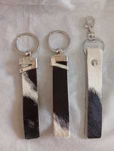 Llaveros Personalizados al por Mayor con Letras del Alfabeto A-Z de Pelo Sintético, Colgantes para Bolsos y Coches, Estilo Deportivo para las Cuatro Estaciones - Product Image 6