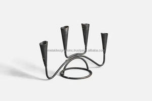 Bougeoir en fer forgé vintage à 3 bras forgé à la main en métal noir pour la décoration intérieure et les cadeaux de Noël - Product Image 4