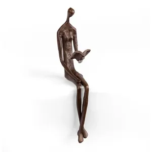 Statue moderne mère et fils en métal Sculpture avec options personnalisables pour hôtel et décoration intérieure Ornement de table élégant - Product Image 5