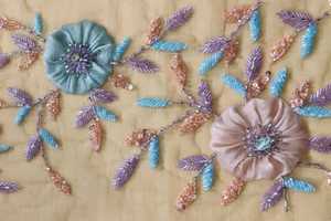 Tissu de dentelle perlée organique exquis avec des embellissements ornés pour la personnalisation des robes traditionnelles des filles Lehenga Creations - Product Image 3