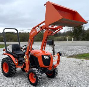 Tractor Agrícola Kubota Mini USADO COMO NUEVO con Cargador Frontal, Tractor Compacto Diésel 4x4 para Uso en Campos Agrícolas y Jardines - Product Image 4