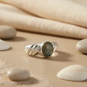 Anillo de Plata 925 para Mujer con Labradorita, Corte Princesa y Diamantes de Corte Oval, Certificado IGI, para Regalo - Product Image 1