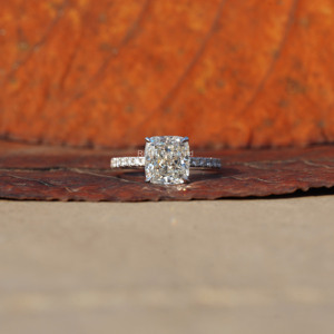 2,15 Ct Cojín Corte Lab Grown Diamond Half Eternity Anillo de compromiso Oro CVD Diamante Aniversario Anillo de regalo para ella - Product Image 1