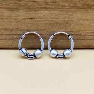 Boucles d'oreilles créoles fines en argent sterling 925 de style balinais vintage faites à la main - Product Image 1