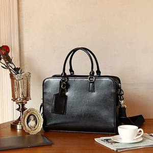 กระเป๋าแล็ปท็อปหนังแท้สำหรับผู้หญิงสีดำความจุขนาดใหญ่ที่แข็งแรงพร้อมป้ายกระเป๋าเดินทางโลโก้ตามสั่ง - Product Image 6