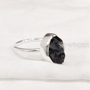 Joyería de piedra en bruto Anillo de mujer Natural Raw Black Tourmaline Gemstone October Birthstone Simple Vintage 925 Anillo de plata esterlina - Product Image 1