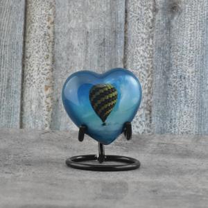 Top vente petite urne souvenir coeur avec support urnes gravées pour bébé cendres haute qualité coeur souvenirs laiton coeur souvenir - Product Image 1