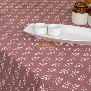 Mantel de mesa con estampado Dabu Dusty Rose, hecho a mano con estampado de bloques en algodón, para hotel y hogar. - Product Image 4