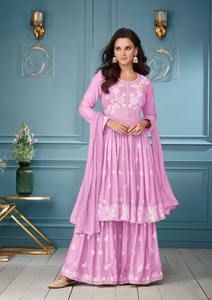 Salwar Kameez paquistaní de calidad superior con patrones únicos y detalles hechos a mano disponibles en cantidad al por mayor - Product Image 5