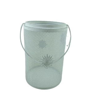Juego de 2 faroles de hierro, faroles colgantes de Metal de lavado blanco de tamaño mediano para decoración de hogar y jardín, hechos a mano personalizados - Product Image 1