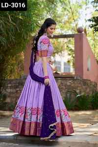 Ropa étnica india Ropa de boda del sur de la India Algodón Seda Lehenga Choli con trabajo de Bordado de hilo y conjunto de Georgette Dupatta - Product Image 2
