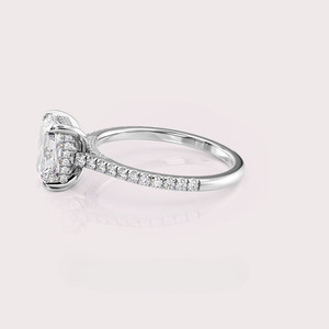 Diamants à centre radiant créés en laboratoire et diamants à côté rond en or rose 18 carats personnalisés - Product Image 2