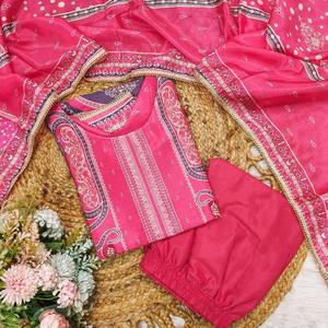 Conjunto Exclusivo de Kurti y Dupatta para Mujer, Kurti Rosa Premium de Diseñador con Estampado Digital Colorido, Ropa Étnica Tradicional Elegante - Product Image 4