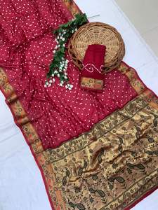 ผ้าส่าหรีแบบดั้งเดิมของผู้หญิง ลาย Bandhej Kanchipuram พร้อมงานปักดิ้นทอง ดีไซน์สวยงาม ขอบผ้ากว้าง - Product Image 4