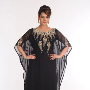 Caftans islamiques brodés en georgette noire - Product Image 1