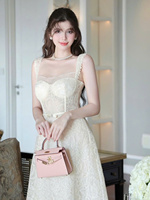 Robe de luxe élégante à 2 bretelles en dentelle florale blanche de haute qualité. Personnalisable OEM/ODM Made in Vietnam