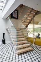 Escaliers droits d'intérieur modernes avec Mono Stringer personnalisable Marchepied en bois Bande lumineuse LED Escalier Marbre Verre-Factory Direct