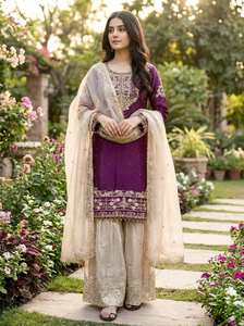 Costume droit en soie mélangée de couleur vin de qualité supérieure avec dupatta imprimé floral de créateur et col brodé, tenue de soirée - Product Image 1