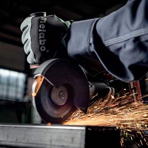 Kit de Amoladora Angular Inalámbrica de 18V y 6 Pulgadas, Baterías de 18V y 5.5 Ah, Motor sin Escobillas de 150mm, Características de Seguridad que Incluyen Seguridad Mecánica - Product Image 1