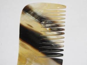 Peigne en corne de buffle brun naturel Peigne en corne de boeuf Peigne en corne de vache pour le soin des cheveux en bon état poli avec des dents fines et larges Pvt Ltd - Product Image 3