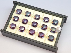 Lab Grown Checkerboard Briolette Cut Alejandrita Piedra preciosa Cojín Forma Piedra facetada Alejandrita Piedra - Product Image 3