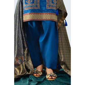 ชุดผ้าซาตินลินิน 3 ชิ้น สำหรับฤดูใบไม้ร่วง พร้อมผ้าคลุมไหล่ลายแจ็คการ์ด เสื้อปักลาย บลูเซอร์ทรงหลวม ไซส์ XS ลายทึบ วิธีการทอผ้าแบบทอ-SP-52096 - Product Image 6