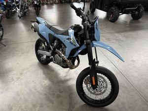 Moto tout-terrain DR-Z400SM Suzuki, modèle 2025, prix réduit, 100% d'origine, scellée en usine avec garantie d'un an - Product Image 6