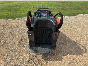 รถตักล้อยาง Kubota SCL1000 ปี 2022 มือสอง รับน้ำหนักได้ 4 ตัน พร้อมปั๊มไฮดรอลิก KYB และชิ้นส่วนแกนกลางของปั๊มและตลับลูกปืน ขาย - Product Image 3