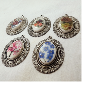 Colgantes de cristal de Murano de cristal azul reciclados hechos a mano ecológicos hechos a medida, impresiones de diseño floral para diseñadores de joyas - Product Image 1