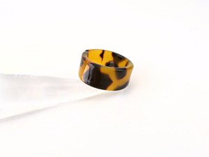 Bague en résine de haute qualité, luxueuse, personnalisée, fabriquée à la main, polie, belle, colorée, à la mode, pour mariage - Product Image 3