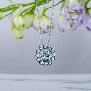 Collar Jeulia Summer Seaside Halo Aquamarine - Cadena de Acero Inoxidable Chapada en Oro con Motivos Geométricos de Mariposa y Corazón - Product Image 4