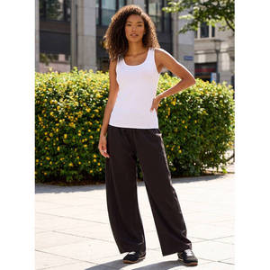 Camiseta sin mangas transpirable de corte ajustado con cuello redondo para mujer, estilo casual, con logo frontal, largo a la cadera, OEM, marca privada - Product Image 2