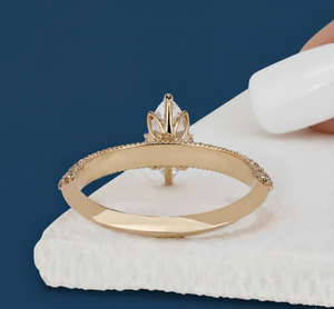 Bague de fiançailles en diamant de laboratoire de 0,81 ct, taille marquise, VVS2 F, certifiée IGI, plaquée rhodium, or jaune de luxe, bijoux fins - Product Image 4