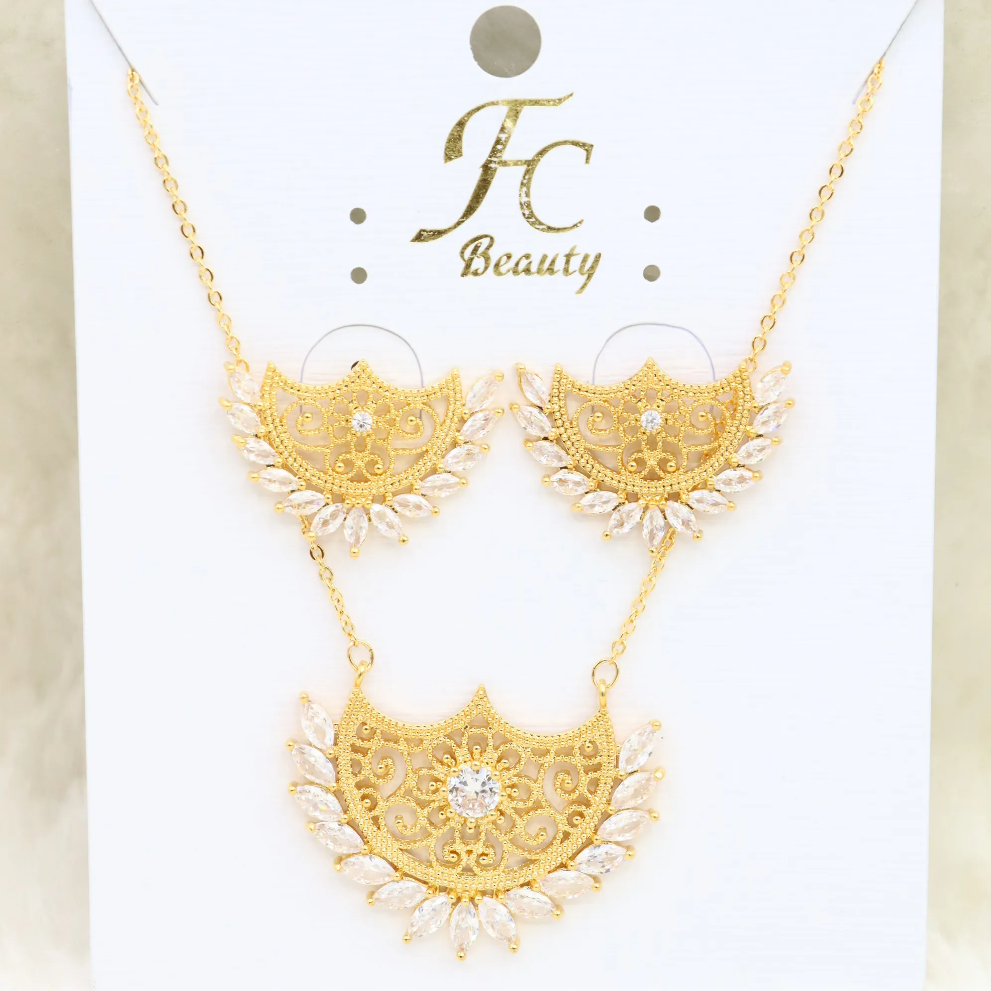 Fashion Pendant Chain Jewelry Necklace Fashion Wedding Accessories Jewelry Set Cubic Zirconia Women Gift Gold Zircon