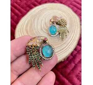 Pendientes de tuerca de latón chapado en oro de calidad premium con diseño de pájaros y circonitas, elegantes y deslumbrantes, ideales para bodas y fiestas de mujer. - Product Image 2
