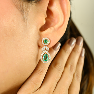 Pendientes de gota únicos de oro amarillo de 18 quilates con Esmeralda y Diamante genuino de alta calidad de diseño clásico para joyería nupcial de tendencia para mujer - Product Image 2