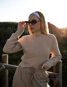 Sudadera clásica para mujer, Diseño de manga completa, tejido de mezcla de algodón suave y cálido, ideal para capas durante el invierno, cómodo - Product Image 5