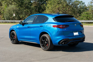 LISTO PARA CONDUCIR - USADO, VOLANTE A LA IZQUIERDA |   CONDUCCIÓN DERECHA |   ALFA ROMEO STELVIO QUADRIFOGLIO 2023 con 4,100 millas de kilometraje - Product Image 3