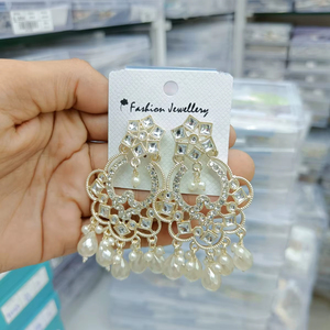 Ensembles de bijoux de fête élégants Ensemble de boucles d'oreilles en alliage de zinc léger pour vêtements de mariage traditionnels Tendance et élégant - Product Image 1