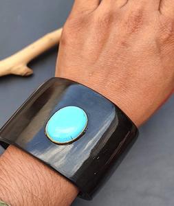 Brazaletes de Cuerno de Búfalo Modernos Hechos a Mano y Ecológicos para Mujer - Joyería de Moda Artesanal Sanitaria de Tendencia - Product Image 4