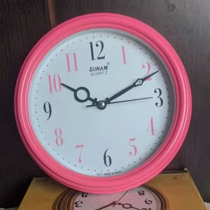 Horloge murale analogique de grande qualité 6377 en plastique rond noir pour la maison, le bureau, l'hôtel, qualité supérieure, multi-usages, prix compétitif - Product Image 2