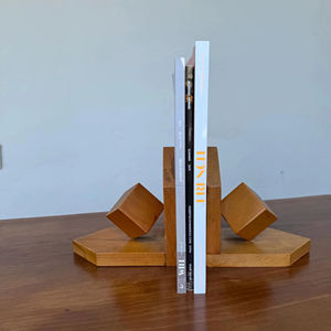 Sujetalibros de Madera Contemporáneos con Forma Geométrica, Ideales para Interiores Minimalistas y Exhibición de Libros en Estantes, Procedentes de la India - Product Image 1