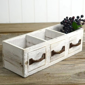 Tiroirs et commodes en bois artisanaux de la meilleure qualité avec une finition antique, parfaits pour les intérieurs de maison vintage - Product Image 1