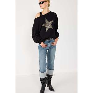Sudadera con cuello barco y estampado de estrellas - Product Image 4